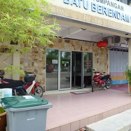Batu Berendam Inn Kampong Sungai Putat Eksteriør billede